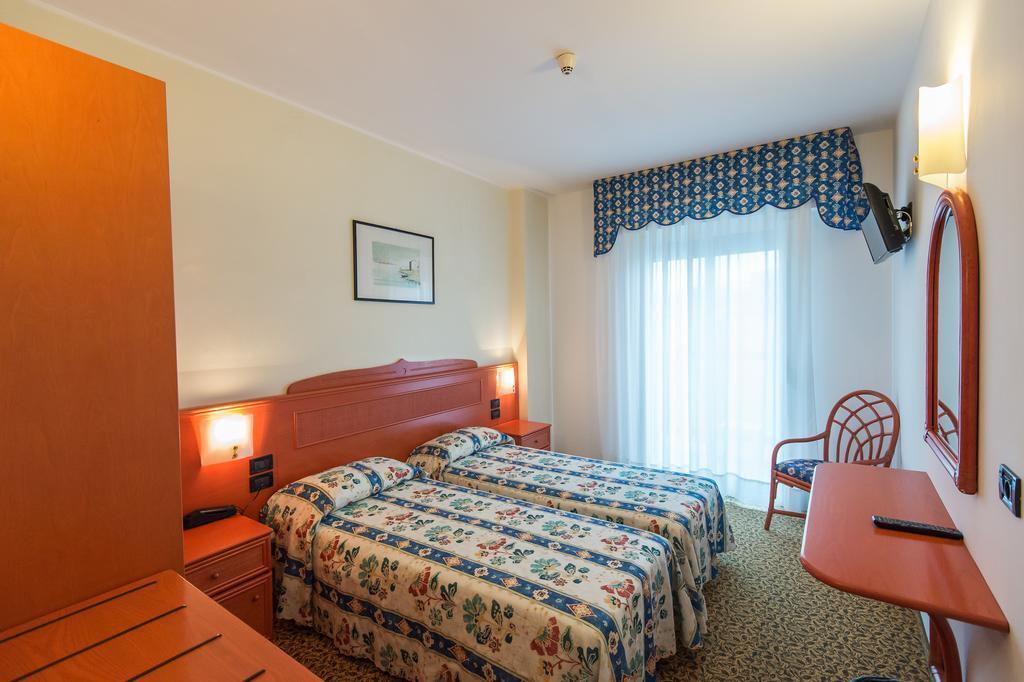 Hotel Brioni Mare Lido di Jesolo Exterior photo